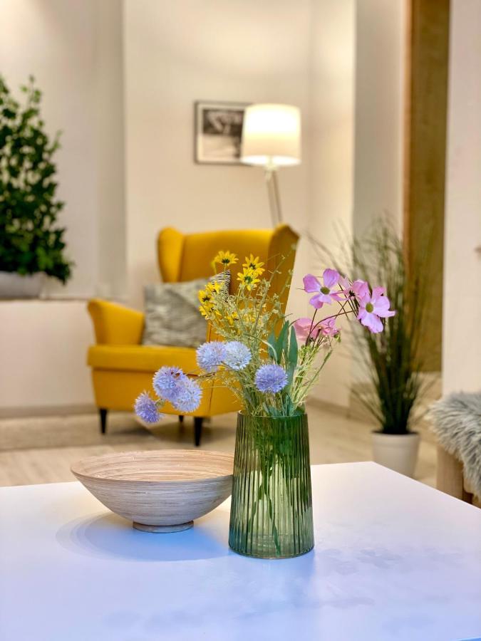 James Bond Apartment Old Town Bratislava Bagian luar foto