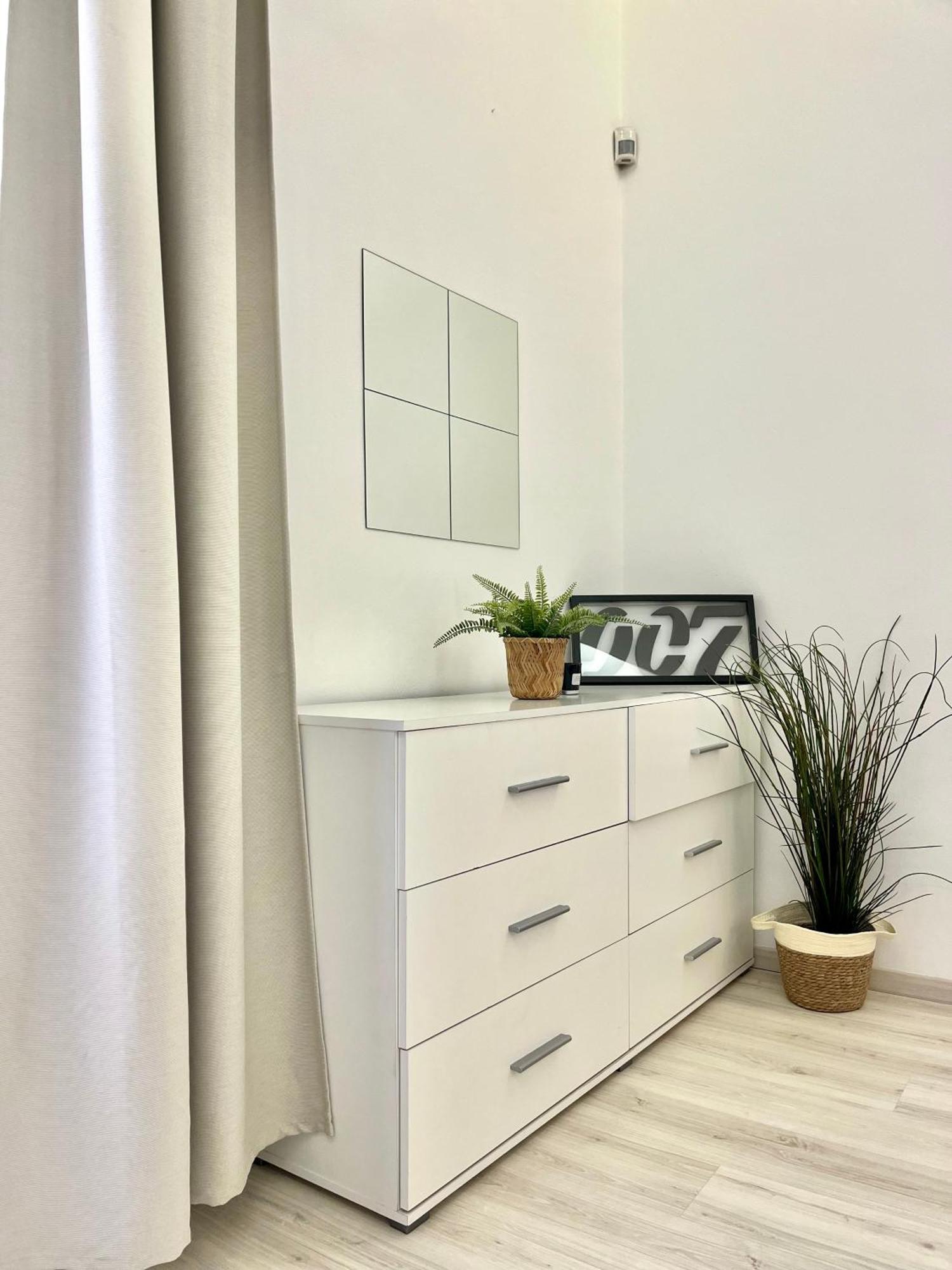 James Bond Apartment Old Town Bratislava Bagian luar foto