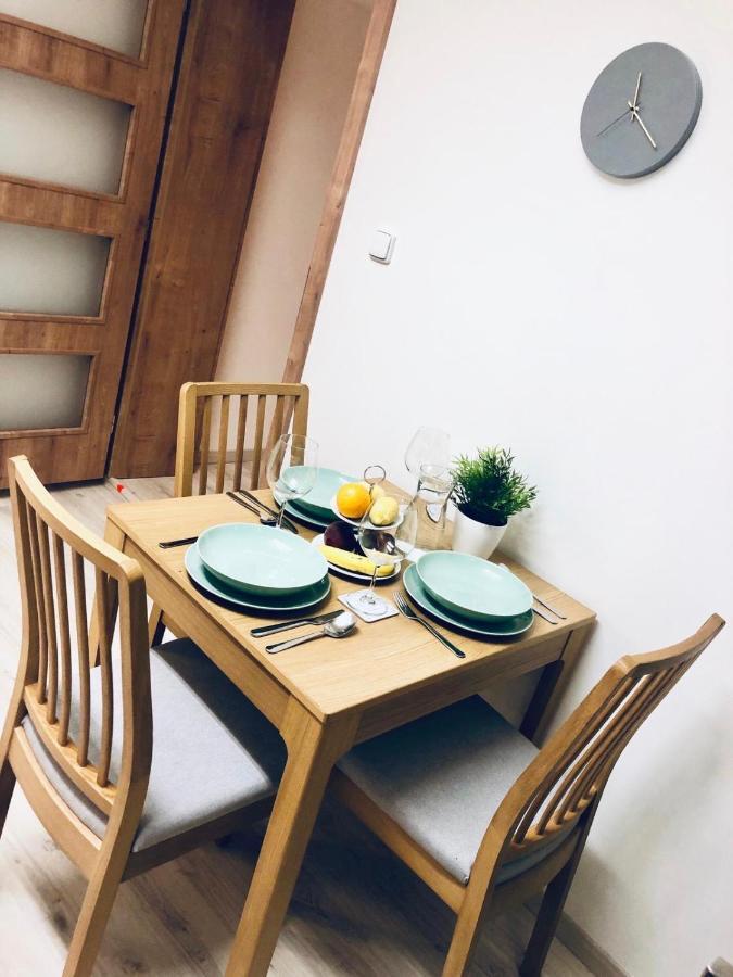 James Bond Apartment Old Town Bratislava Bagian luar foto