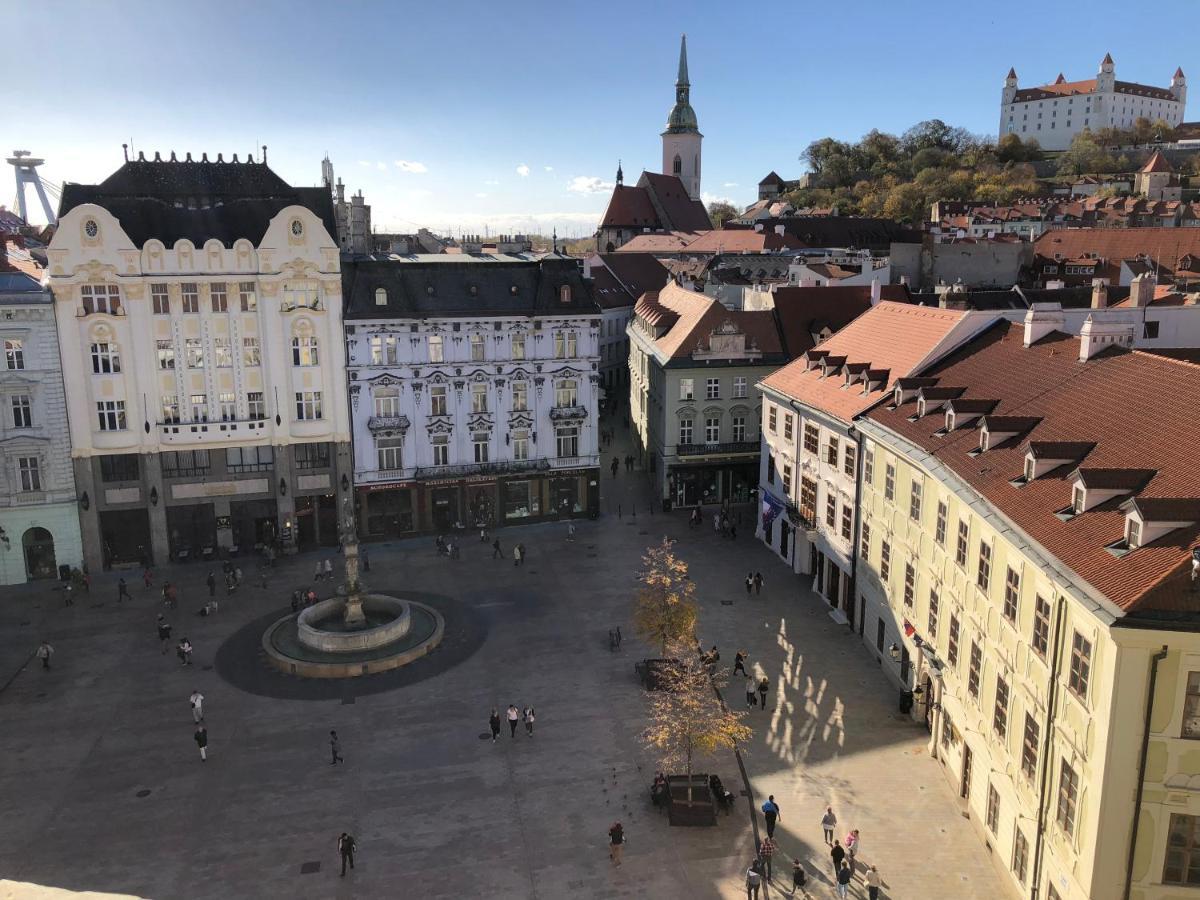 James Bond Apartment Old Town Bratislava Bagian luar foto